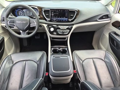 Used 2023 Chrysler Pacifica Limited FWD image 26