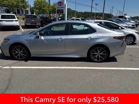 Used 2023 Toyota Camry SE FWD image 11