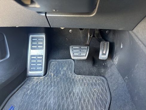 Used 2024 Volkswagen Golf R 2.0T image 20