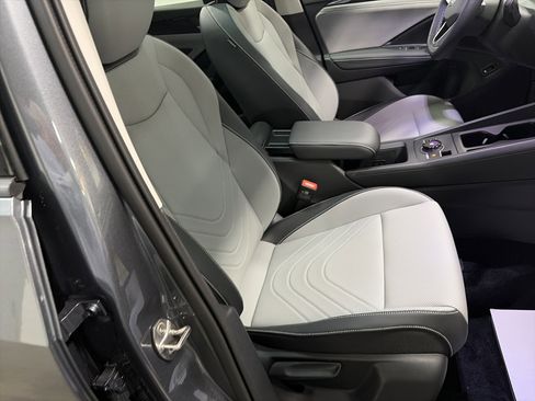 New 2026 Volkswagen Tiguan SE image 36