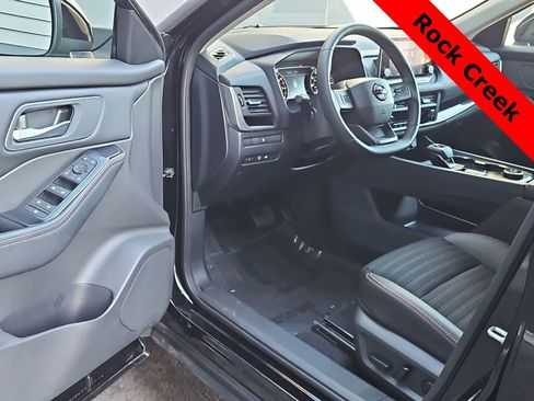 Used 2025 Nissan Rogue SV image 10