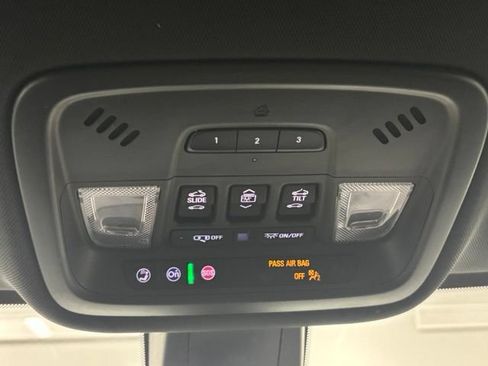 Used 2023 Chevrolet Traverse RS AWD/4WD image 45