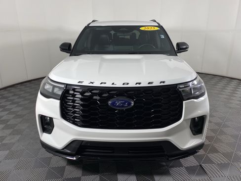 Used 2025 Ford Explorer ST-Line AWD/4WD image 11