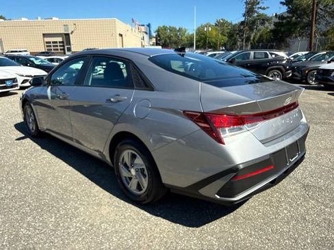 Used 2026 Hyundai Elantra SE FWD image 19