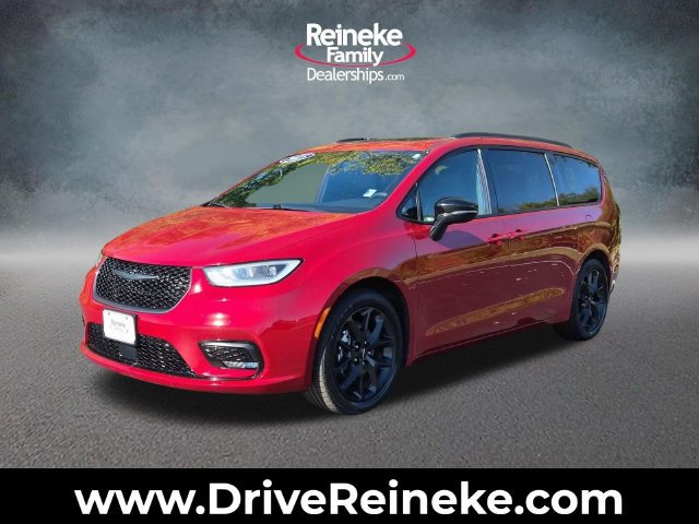Used 2025 Chrysler Pacifica Limited FWD image 1