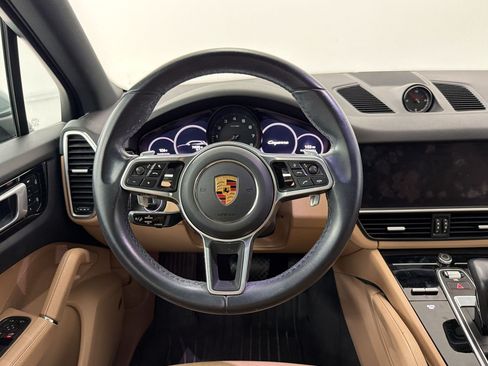 Used 2022 Porsche Cayenne AWD/4WD image 29