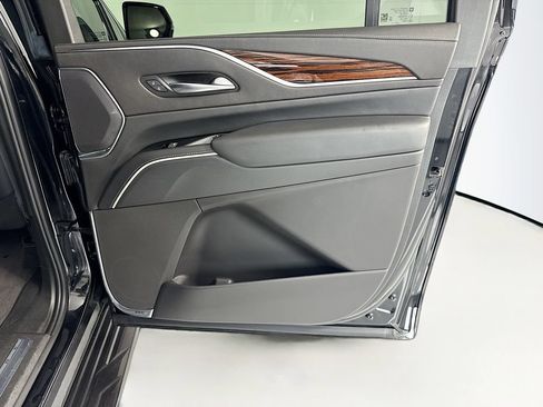 Used 2023 Cadillac Escalade ESV Luxury AWD/4WD image 29