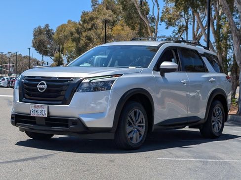 Used 2024 Nissan Pathfinder SV w/ Black Appearance Package FWD image 12
