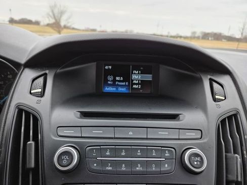 Used 2015 Ford Focus SE w/ SE Cold Weather Package image 24