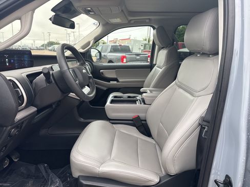 Certified 2025 Ford Expedition Active AWD/4WD image 10