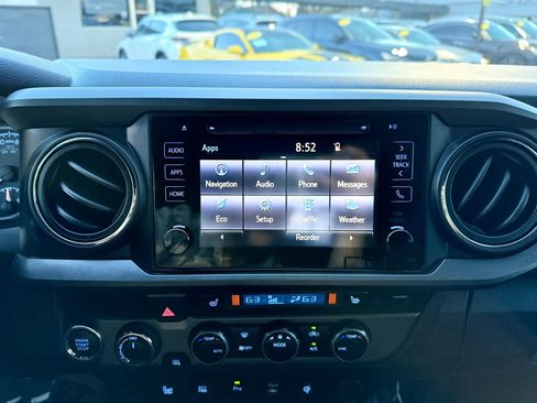 Used 2017 Toyota Tacoma TRD Off-Road AWD/4WD image 35