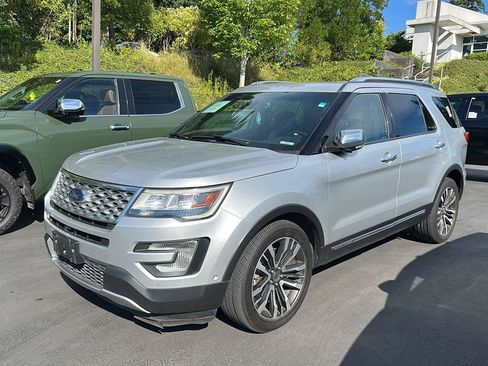Used 2017 Ford Explorer Platinum AWD/4WD image 2