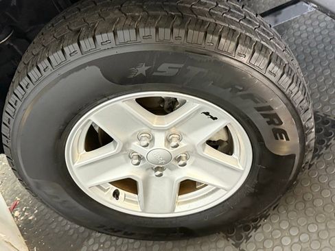 Used 2020 Jeep Gladiator Sport w/ Quick Order Package 24S image 11