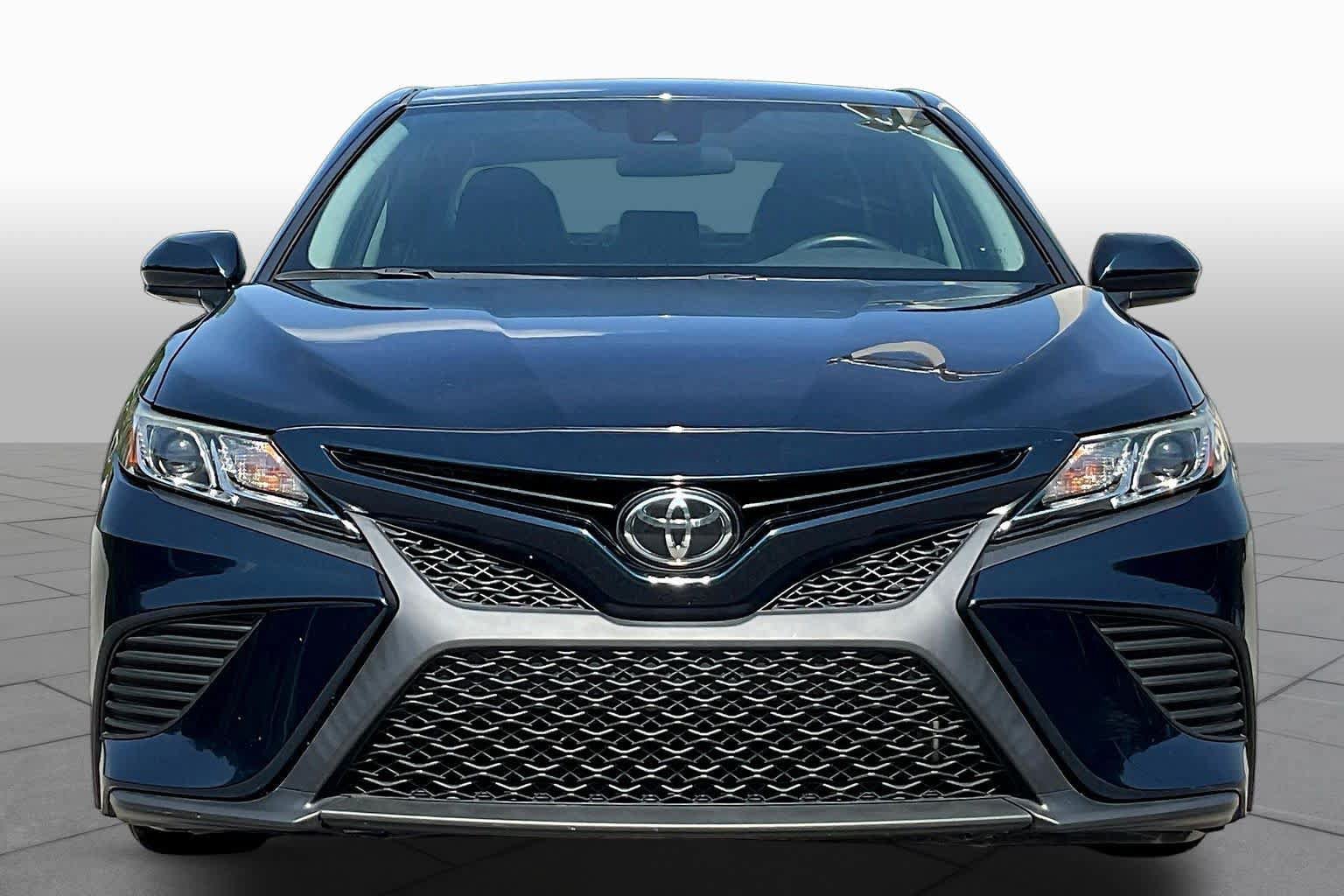 Used 2020 Toyota Camry SE FWD image 4