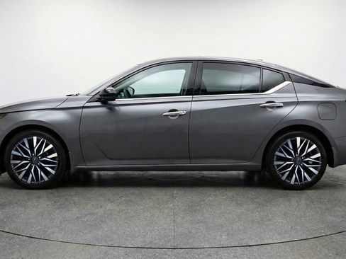 Used 2025 Nissan Altima 2.5 SV image 5