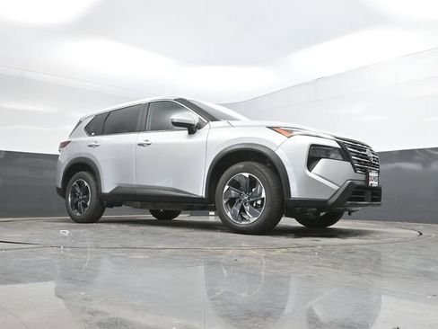 Used 2025 Nissan Rogue SV AWD/4WD image 48