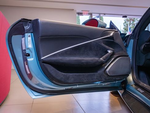 Used 2024 Ferrari Roma Spider image 8