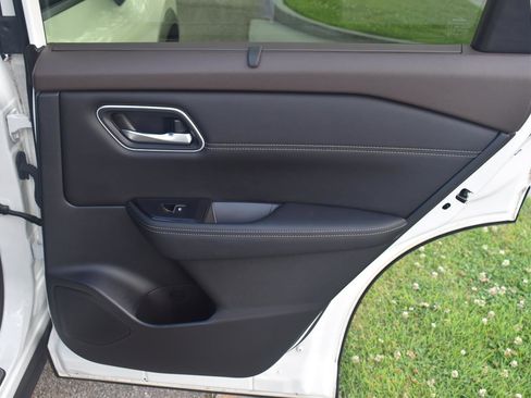 Used 2023 Nissan Rogue Platinum w/ Platinum Premium Package AWD/4WD image 62