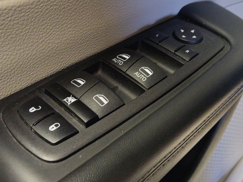 Used 2023 Chrysler Voyager LX FWD image 27