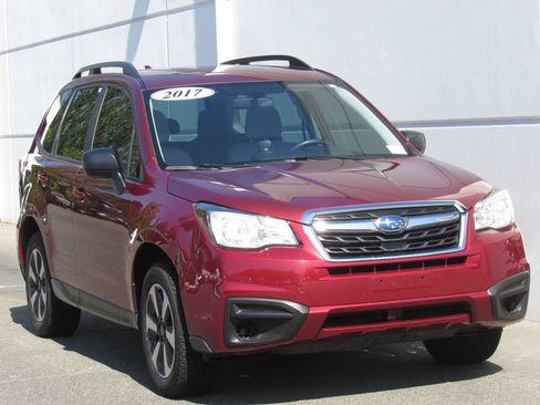 Used 2017 Subaru Forester 2.5i w/ Alloy Wheel Package AWD/4WD image 2
