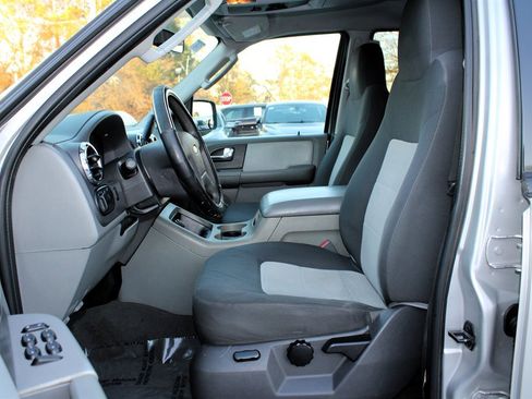 Used 2005 Ford Expedition XLT image 15