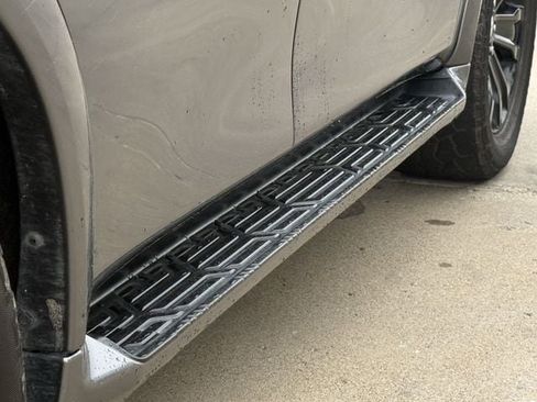 Used 2019 Nissan Armada Platinum w/ Interior Lighting Package RWD image 10