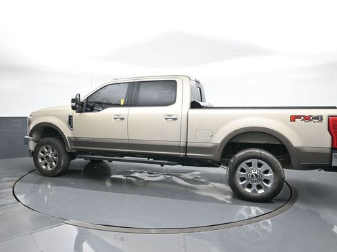 Used 2018 Ford F250 Lariat w/ Chrome Package image 4