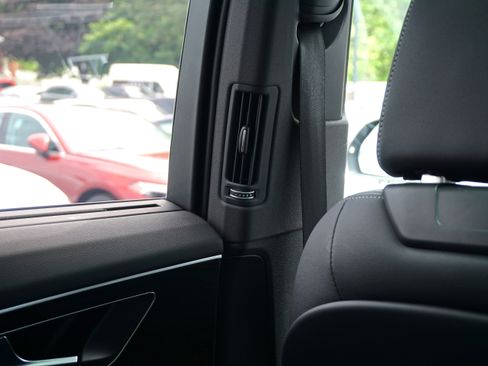 Certified 2025 Audi Q7 3.0T Premium Plus image 18