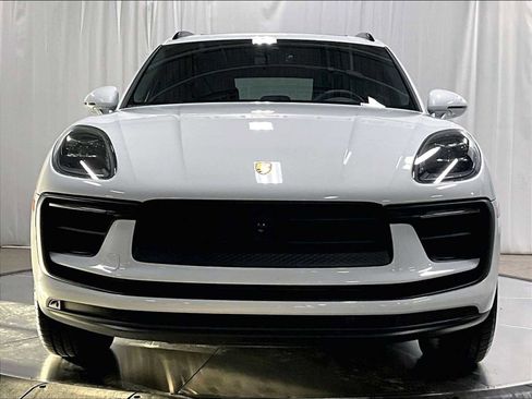 Used 2025 Porsche Macan AWD/4WD image 12
