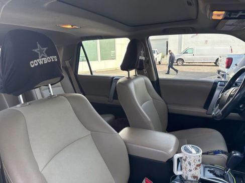 Used 2016 Toyota 4Runner SR5 Premium image 10