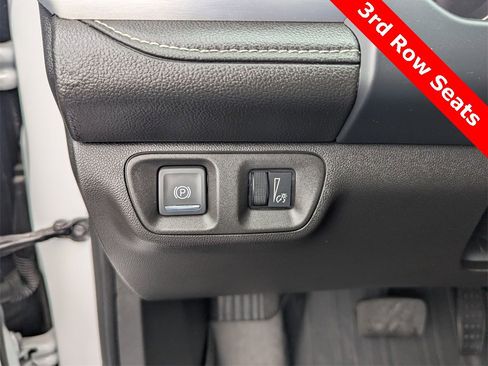 Used 2023 GMC Acadia SLE w/ Driver Convenience Package image 24