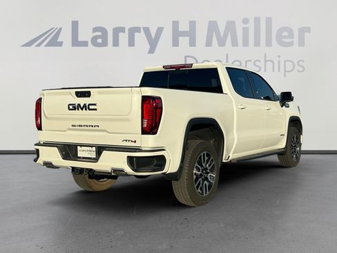 Used 2025 GMC Sierra 1500 AT4 w/ Technology Package AWD/4WD image 5