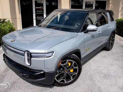 Used 2025 Rivian R1S Premium AWD/4WD image 34
