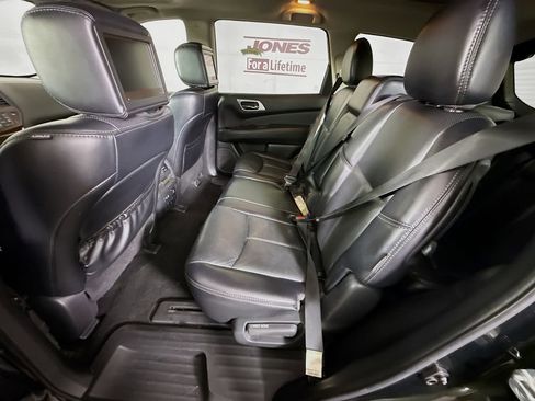 Used 2019 Nissan Pathfinder Platinum image 29