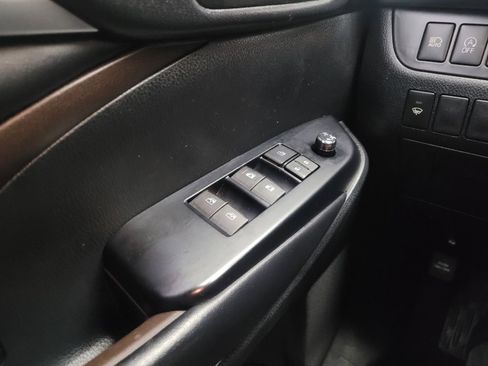 Used 2018 Toyota Highlander XLE image 27