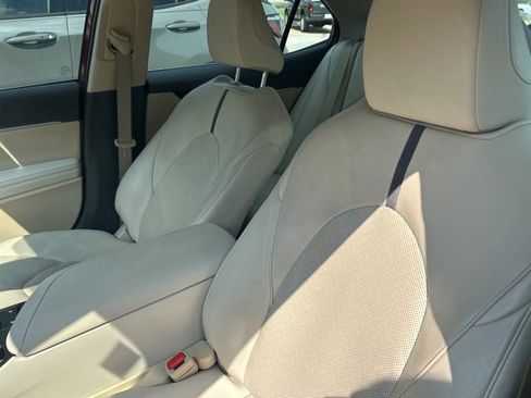 Used 2021 Toyota Camry XLE image 31