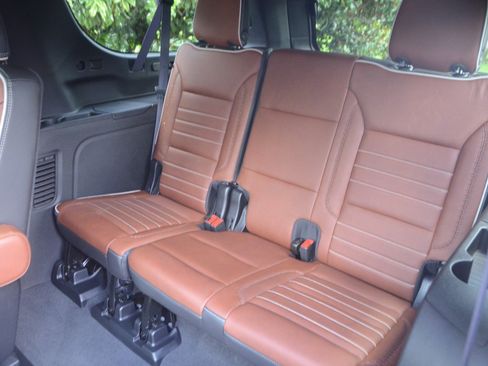 Used 2024 GMC Yukon XL Denali Ultimate AWD/4WD image 16