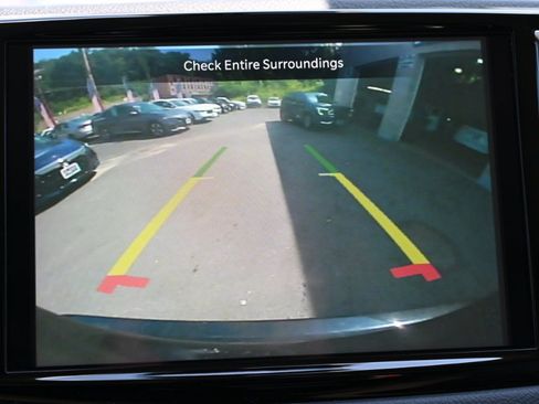 Used 2023 Chrysler Pacifica Touring-L FWD image 26