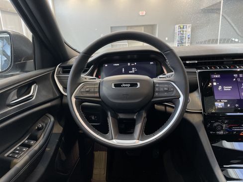 Certified 2025 Jeep Grand Cherokee Laredo X w/ Luxury Tech Group I RWD image 17
