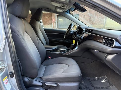 Used 2019 Toyota Camry LE image 26