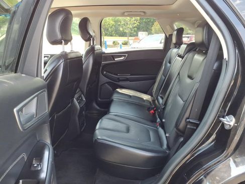 Used 2018 Ford Edge Titanium w/ Equipment Group 301A AWD/4WD image 5
