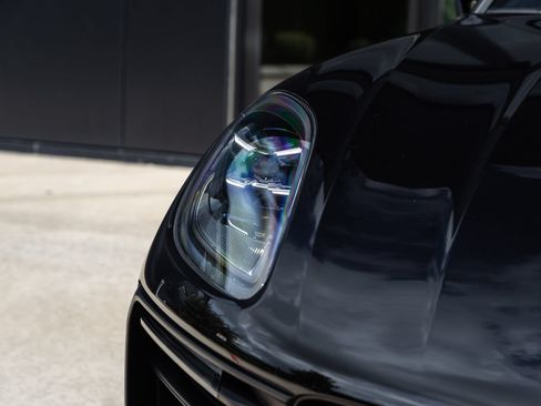 Certified 2026 Porsche Macan AWD/4WD image 17