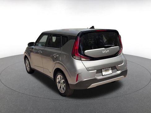 Used 2025 Kia Soul LX w/ LX Technology Package FWD image 11