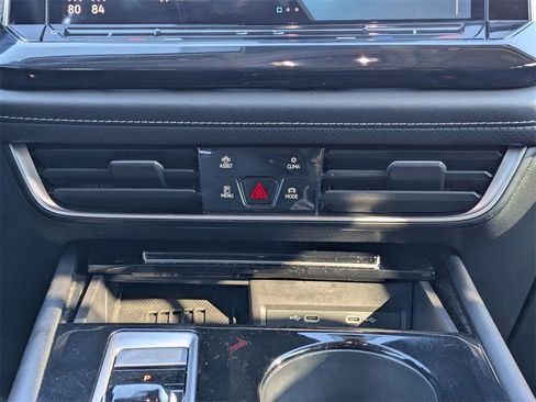 Used 2025 Volkswagen Atlas SE image 25