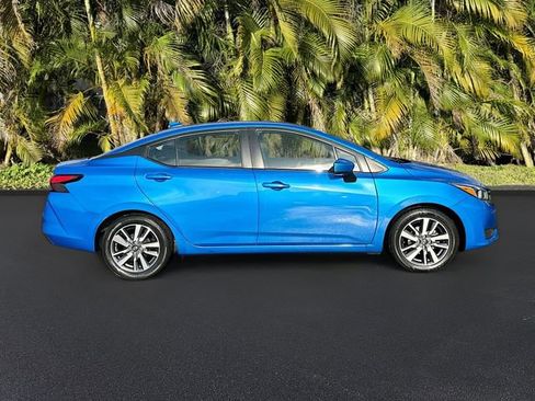 Used 2023 Nissan Versa SV image 4