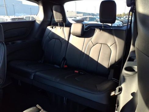 New 2026 Chrysler Pacifica Select image 17