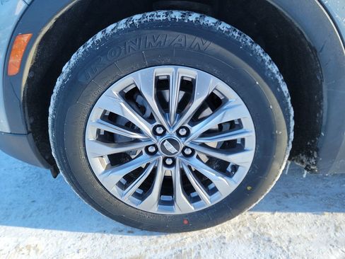 Used 2024 Cadillac XT4 Premium Luxury image 10