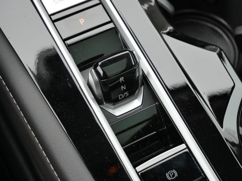 Certified 2025 Volkswagen Atlas SEL Premium R-Line image 25