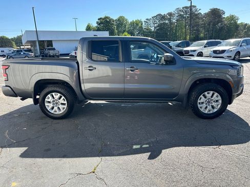 Used 2022 Nissan Frontier SV AWD/4WD image 5