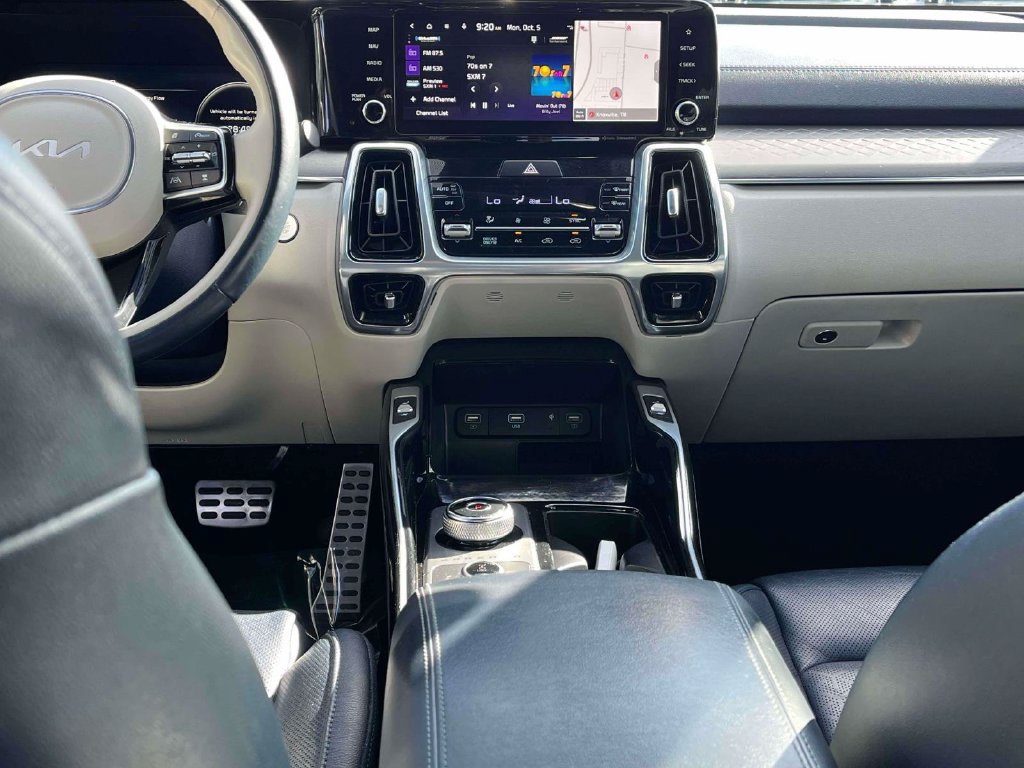 Used 2023 Kia Sorento SX Prestige w/ Panoramic Sunroof Package AWD/4WD image 3